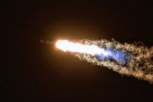 Prognozuoja, kad į Mėnulį rėšis „SpaceX“ raketa