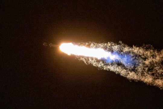 Prognozuoja, kad į Mėnulį rėšis „SpaceX“ raketa
