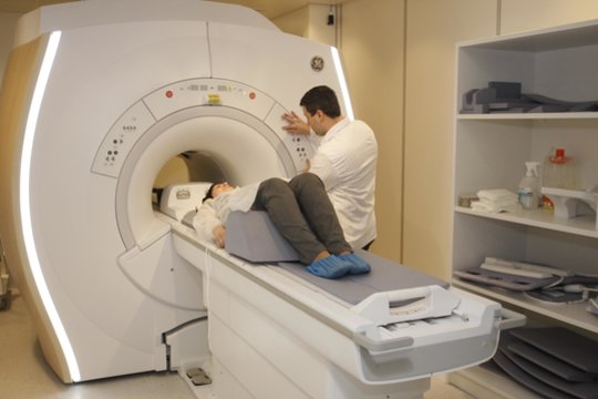 Griežtina tvarką gydymo įstaigose: priemokų iš pacientų reikalauti draudžiama, kontrolę perima VLK