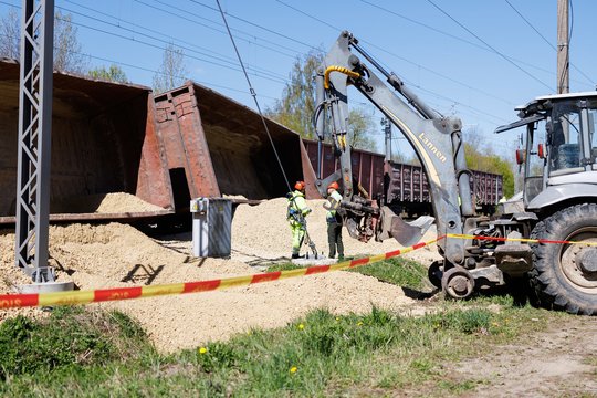 Kėdainių r. nuo geležinkelio bėgių nuriedėjo krovininiai vagonai, sutriko traukinių eismas