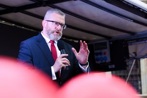 Skandalingasis lenkų politikas G. Braunas atvyks į Vilnių: savivaldybės leidimų neprašyta, skelbia, ką darys
