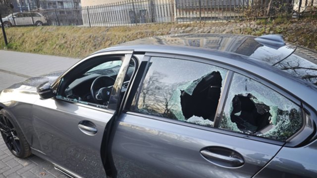 Vilniuje įtariamasis suniokojo tris automobilius: pradėtas ikiteisminis tyrimas
