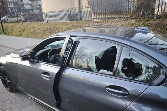 Vilniuje įtariamasis suniokojo tris automobilius: pradėtas ikiteisminis tyrimas