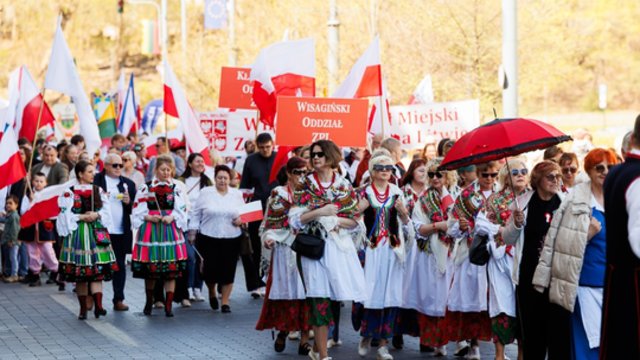 Vilniuje vyko tradicinis lenkų paradas: minėtos Konstitucijos ir Išeivijos dienos