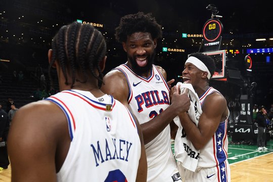 Įspūdingai išsigelbėję „76ers“ išvykoje užbaigė „Celtics“ sezoną