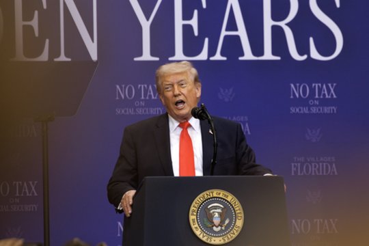 JAV – sąmyšis dėl D. Trumpo sprendimo: kritikuoja net savi