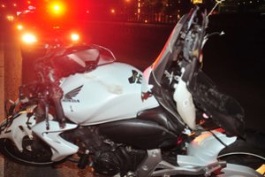 Neatidus vairuotojas Panevėžyje sukėlė avariją, per kurią nukentėjo motociklininkas