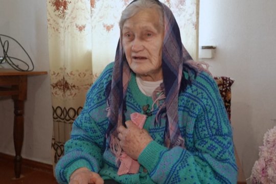 Neįprasta operacija Ukrainoje: senolė iš fronto evakuota bepiločiu