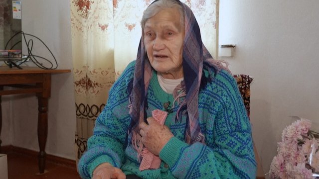 Neįprasta operacija Ukrainoje: senolė iš fronto evakuota bepiločiu