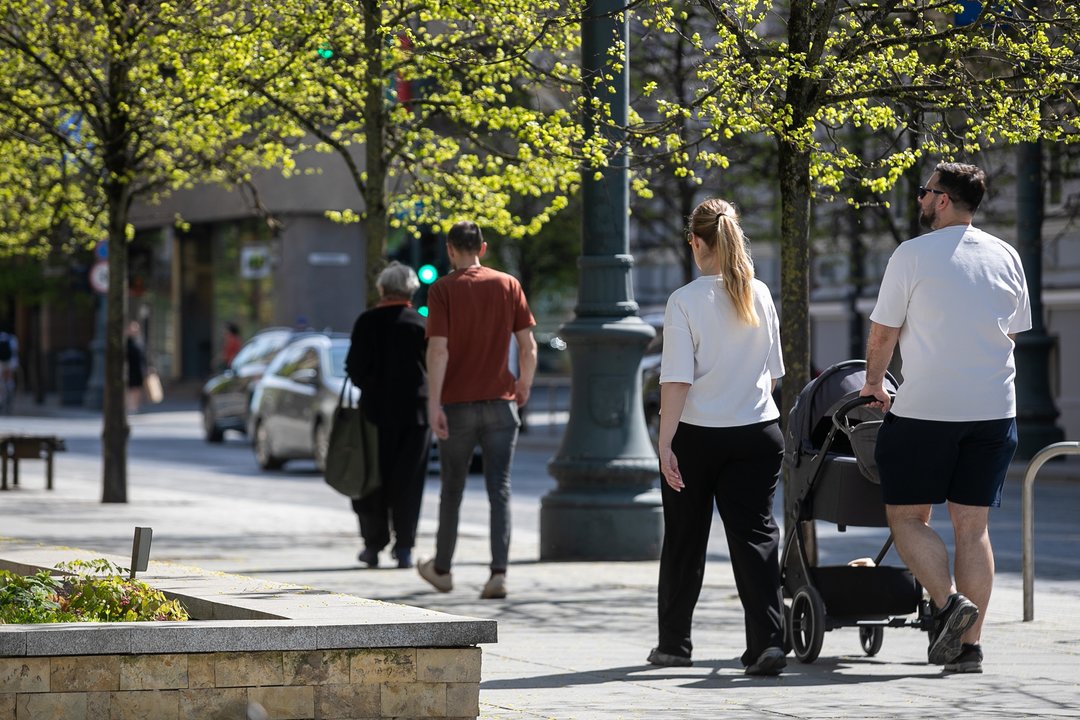 Iš sinoptikų – naujausia orų prognozė: pirmadienį lepins vasariška šiluma, o vėliau – pokyčiai
