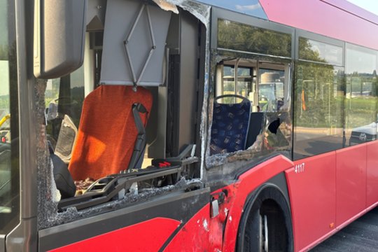 Didelė avarija Utenoje: susidūrė autobusas ir „Audi“, sužeisti 3 žmonės