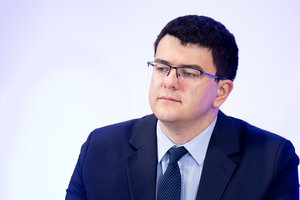 V. Sinica siūlo panaikinti baudžiamąją atsakomybę už teisėjų pažeminimą