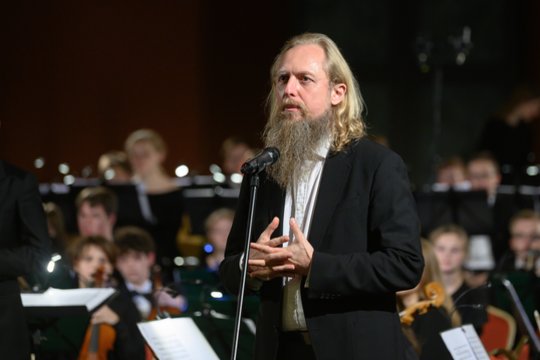 Mylimąją vedė Jonas Staselis