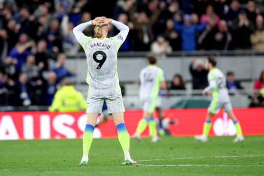 „Everton“ atvėrė kelią „Arsenal“ ekipai į Anglijos čempionato sostą