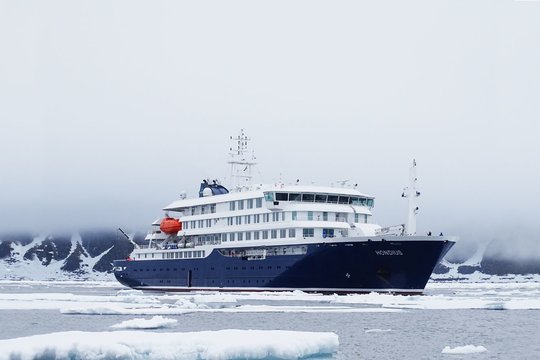 Paslaptinga infekcija Atlanto vandenyne: kruiziniame laive įtariamas viruso protrūkis, jau yra mirčių
