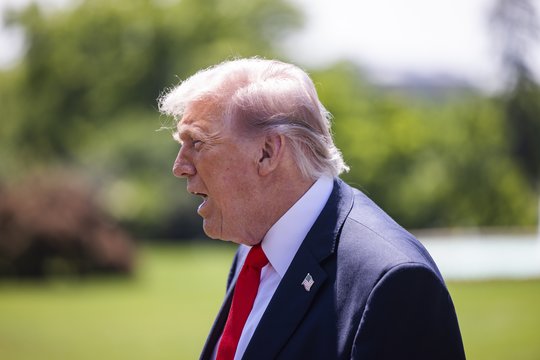 D. Trumpas tvirtina, kad aukštos degalų kainos sparčiai kris: „Iki tokio lygio, kokio dar nesate matę“