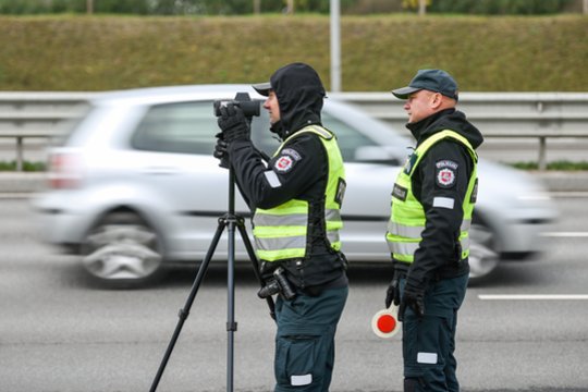 Gegužę policija patruliuos visuose šalies keliuose: skelbia tikslias datas