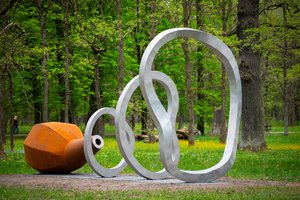 Ąžuolyno parke – naujas miesto akcentas, kviečiantis pažvelgti į žodžio trapumą