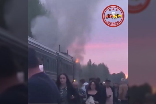 Keleiviniame traukinyje Latvijoje kilo gaisras