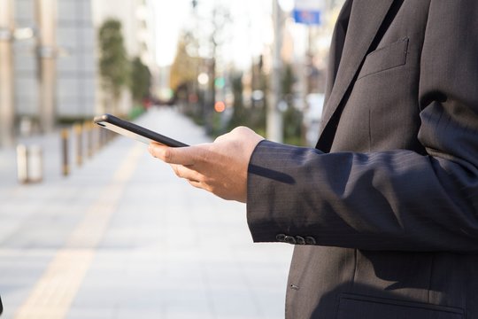 Darbo diena persikelia į telefoną: kodėl įmonėms tai kelia naujų iššūkių?