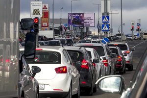 Naudotų automobilių rinka kaista: kainos kyla, o populiariausi modeliai dingsta per kelias valandas