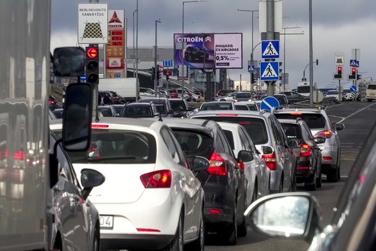 Naudotų automobilių rinka kaista: kainos kyla, o populiariausi modeliai dingsta per kelias valandas