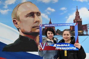  „Sumažintas pavojaus jausmas“ ir apšaudytas sraigtasparnis: paneigė du mitus apie V. Putiną
