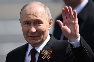 „Bosas“, vadinamas „seniu“: knygoje – negirdėti faktai apie V. Putino karą
