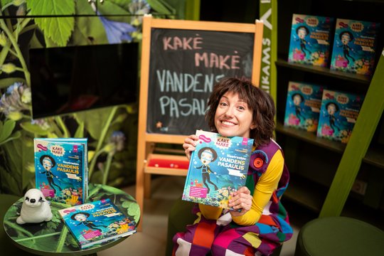 Saulė Paltanavičiūtė su Kake Make tyrinėja neatrastą vandens pasaulį: knygos pristatyme – meditacija ir žinomos šeimos