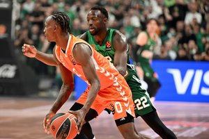 Išvarytų abiejų trenerių dramoje „Panathinaikos“ pralaimėjo „Valencia“ klubui ir Eurolygos ketvirtfinalio intriga išlieka