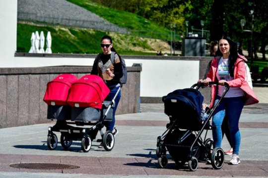 Mažą gimstamumą lemia ne tik ekonominės priežastys: atskleidė retai aptariamą pusę