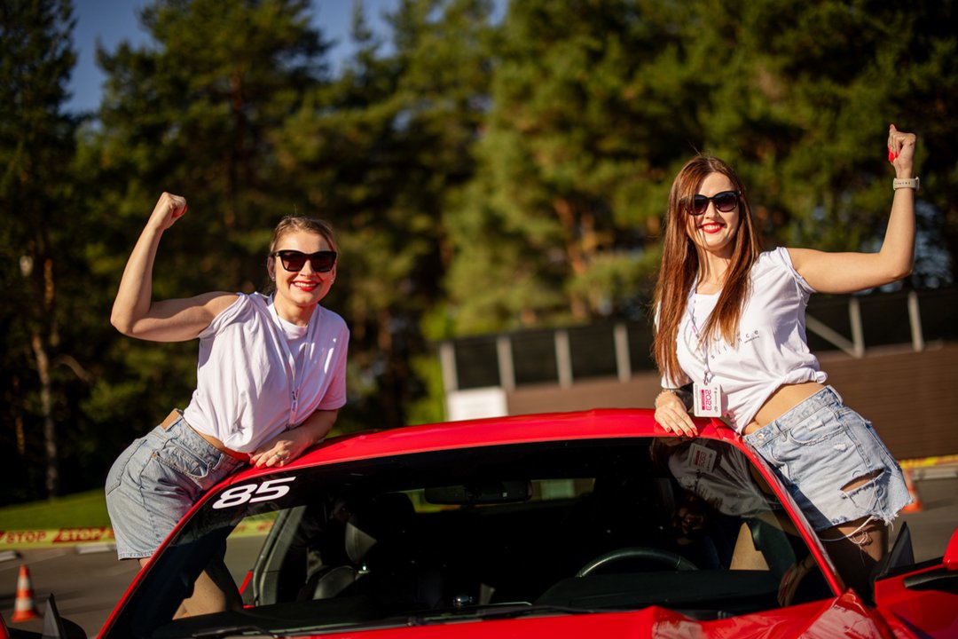 Šeštadienį Vilniuje – didžiausias moterų automobilių sporto renginys: startuoja Gedimino prospekte
