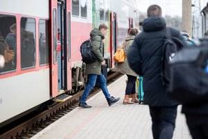 Laikinai atnaujinami dalies traukinių maršrutų tvarkaraščiai: kas keičiasi