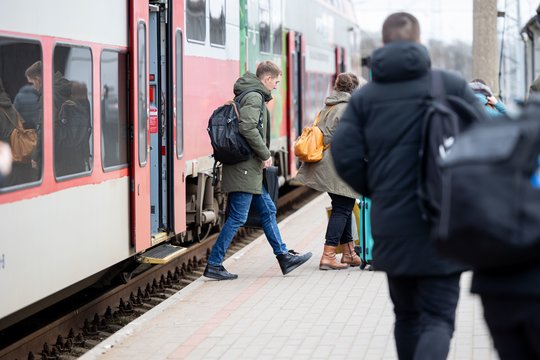 Laikinai atnaujinami dalies traukinių maršrutų tvarkaraščiai: kas keičiasi