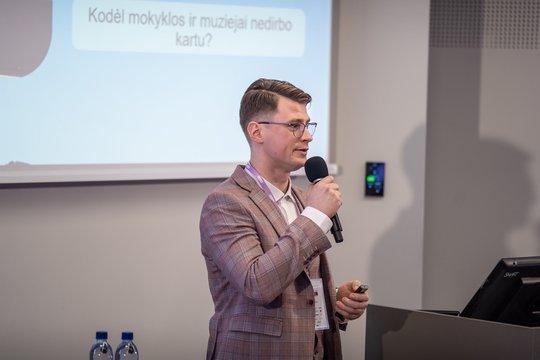 Atleistas Energetikos ir technikos muziejaus direktorius