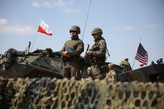 Lenkija pasirašė 43,7 mlrd. eurų vertės ES paskolos gynybai sutartį