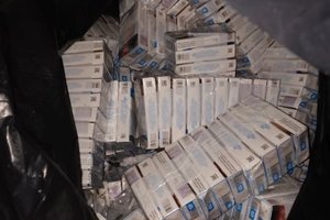Jurbarke aptiktas didelis kontrabandinių cigarečių kiekis, įtariamoji – vietos gyventoja