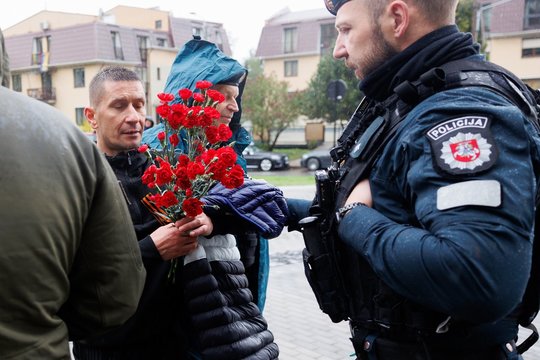 Antakalnyje – vyras su Georgijaus juostele sulaukė policijos dėmesio