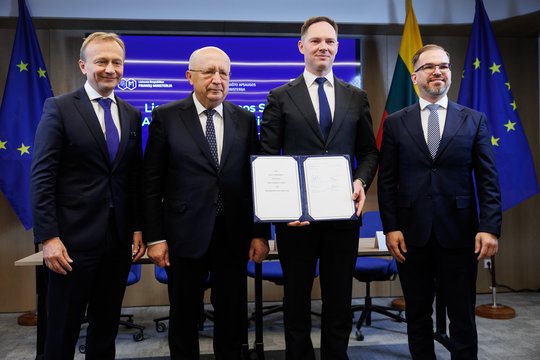 Lietuva su EK pasirašė beveik 6,4 mlrd. eurų gynybos paskolų SAFE sutartį