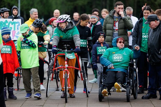 Triračių sporto bendruomenės palaikymo bėgime švietė šypsenų saulės