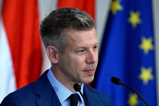 Vengrija išsirinko naują premjerą: V. Orbano erą keičia proeuropietiškas P. Magyaras