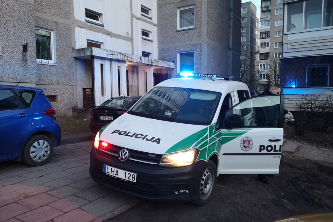 Agresyvus kaunietis neįsileido policijos: smurtą patyrusią ...