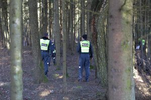 Prie Kauno marių – policijos reidas: narkotikai aptikti automobilyje, miške, „turisto“ kuprinėje
