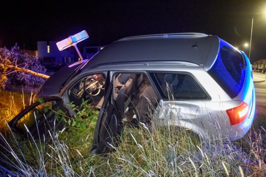 Po tragiškos avarijos Panevėžio rajone išlieka šiurpi mįslė: kas sėdėjo prie vairo?