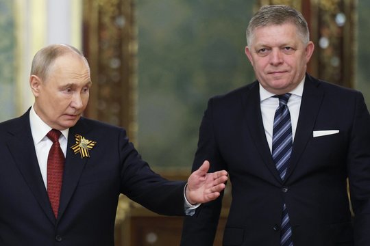 Po vizito Maskvoje - R. Fico išstojimas: perdavė V. Putino žinutę