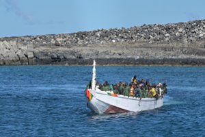 Oficialūs duomenys: laiveliais į JK atvykusių migrantų skaičius viršijo 200 tūkst.