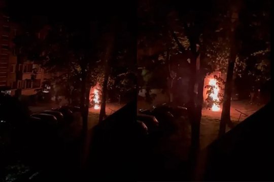 Naktį Kaune degė BMW automobilis
