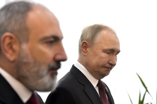 V. Putinas siunčia įspėjimo signalą: Armėnijos gali laukti Ukrainos likimas