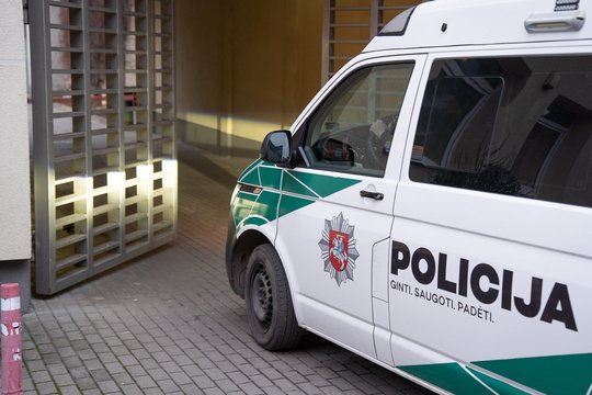 Klaipėdoje neblaivus vyras apgadino policijos automobilį