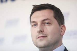 Trys Ignalinos rajono savivaldybės tarybos nariai „čekiukų“ byloje bausmės išvengė, bet pareigų neteks